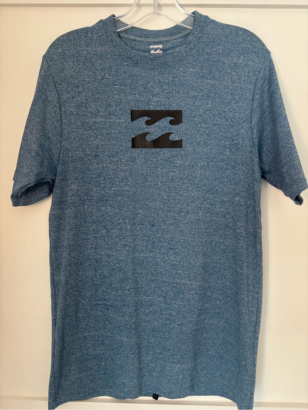 Billabong Men’s Heather Blue Short-Sleeve Tee with Black Wave Logo SPF50 small